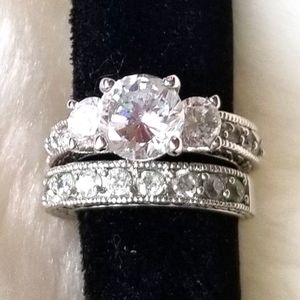 Round-cut Cubic Zirconia Bridal Set